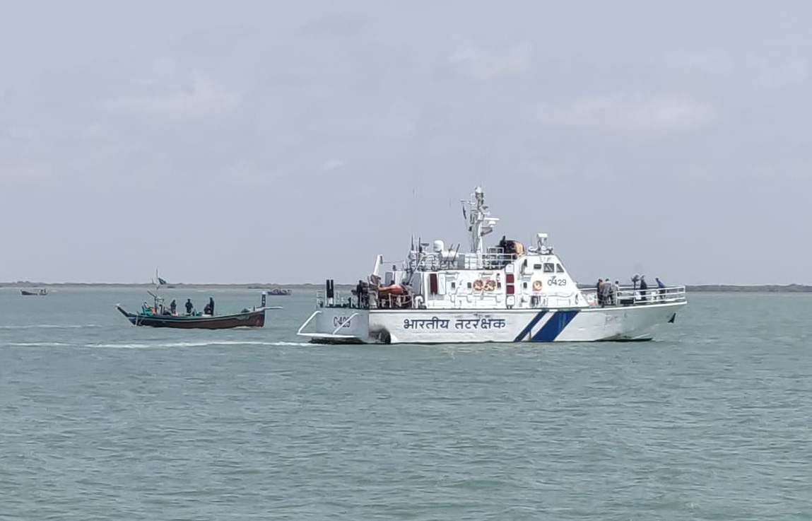 Indian Coast Guard apprehends Pakistani boat with 30 kgs of heroin off Jakhau, Gujarat Indian Coast Guard apprehends Pakistani boat with 30 kgs of heroin off Jakhau, Gujarat