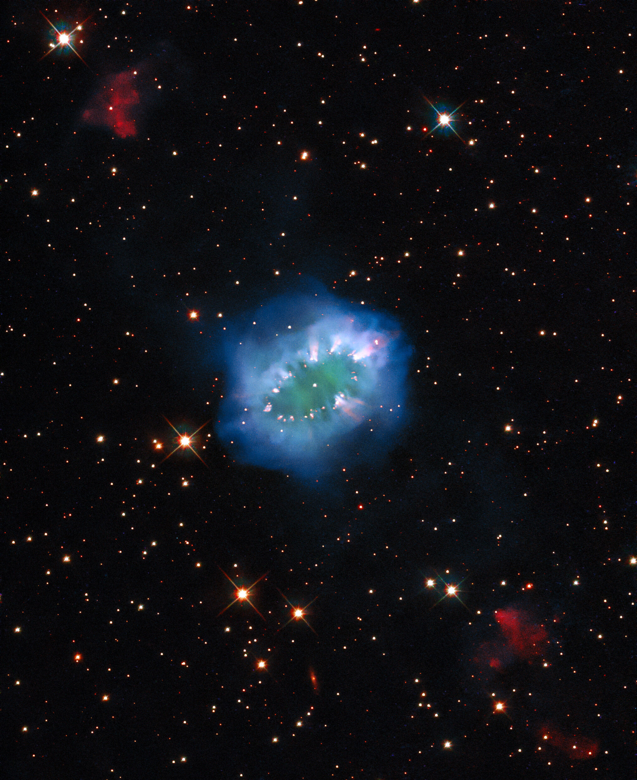 Hubble Views a Dazzling Cosmic Necklace